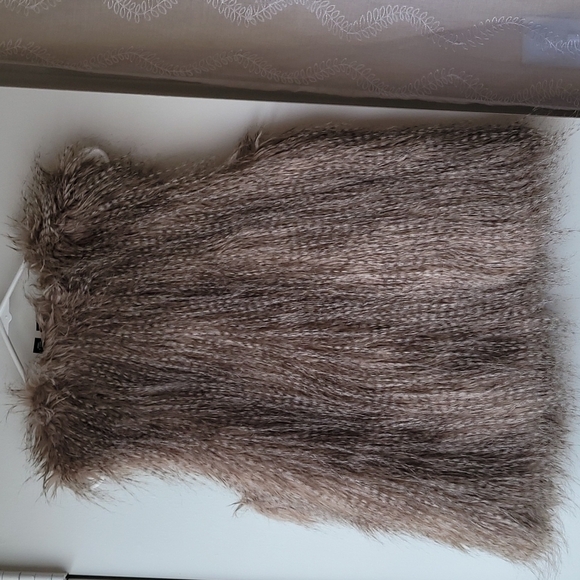 Allen B by Allen Schwartz Faux Fur Vest Size Medium - Picture 2 of 5